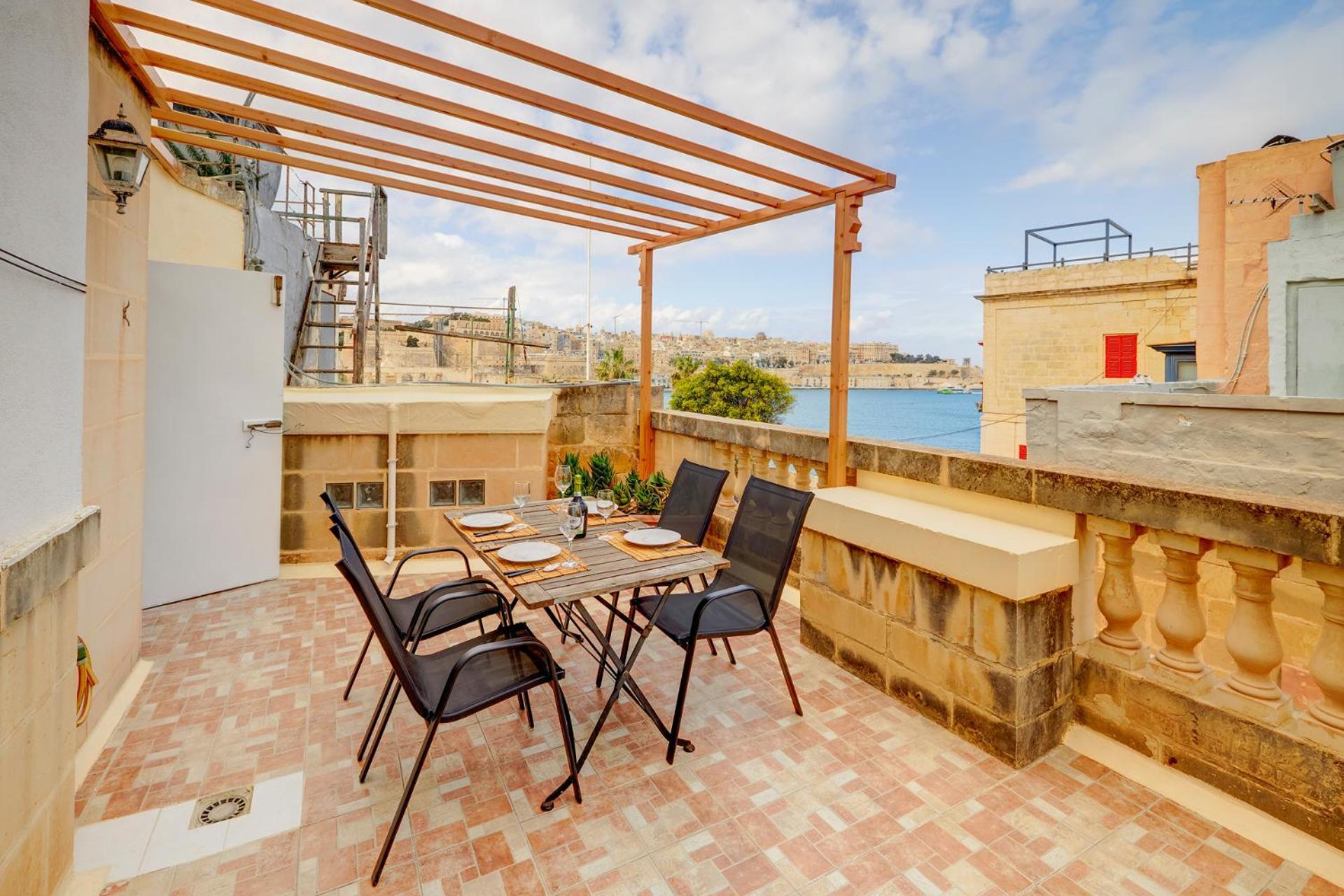 Traditional Maltese Townhouse, Roof Terrace And Views Senglea Exterior photo