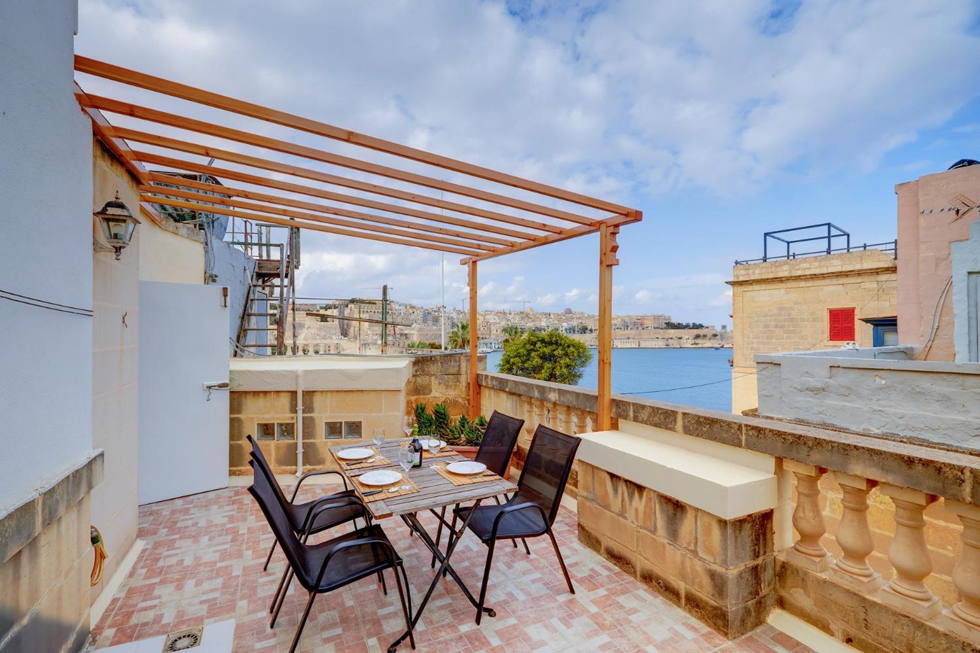 Traditional Maltese Townhouse, Roof Terrace And Views Senglea Exterior photo